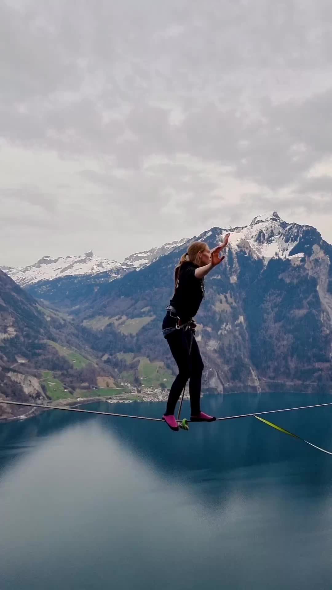 Crazy Highline Freestyle Moves in Seelisberg, Switzerland