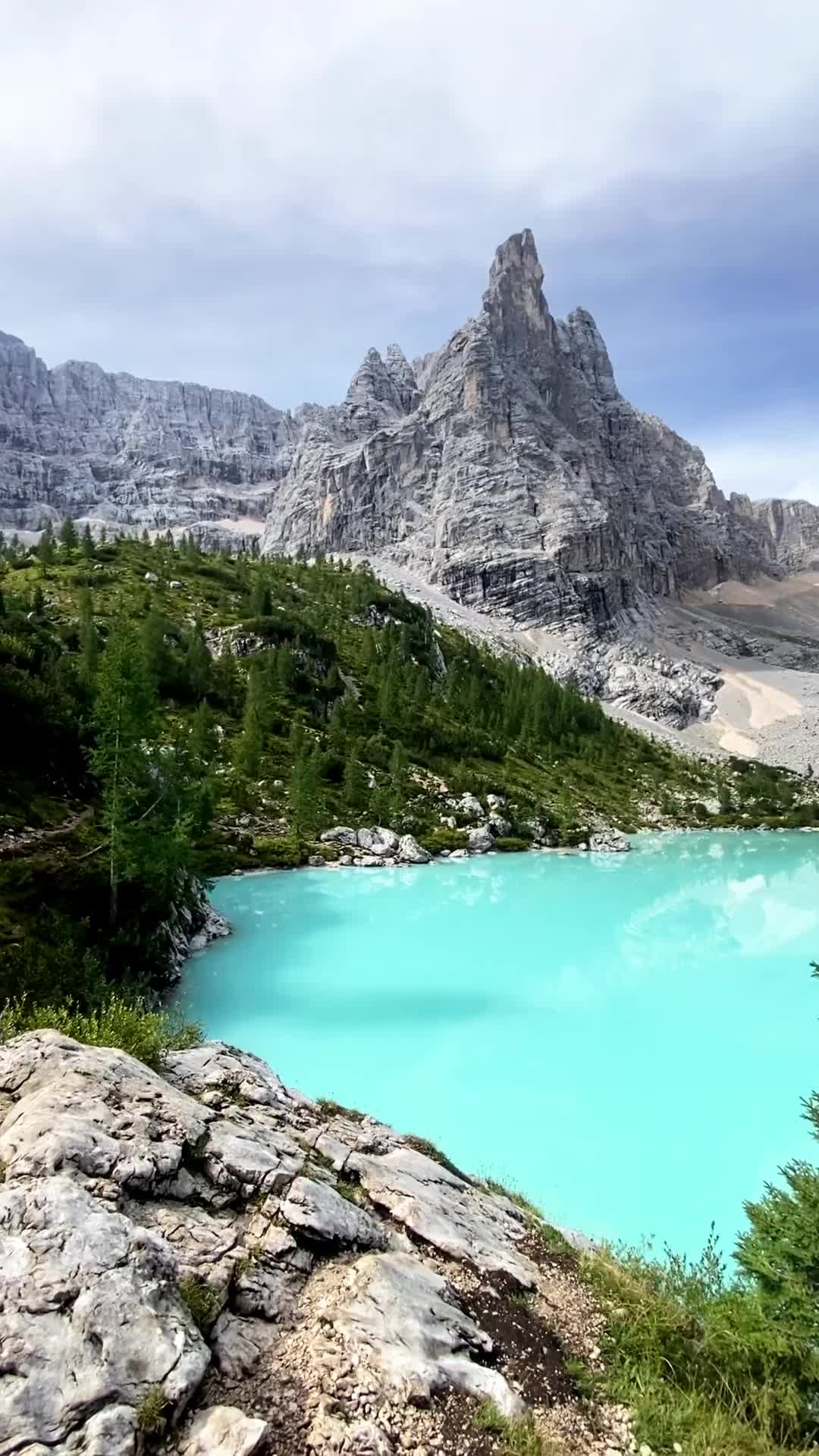 Lago di Sorapiss: The Blue Jewel of Veneto