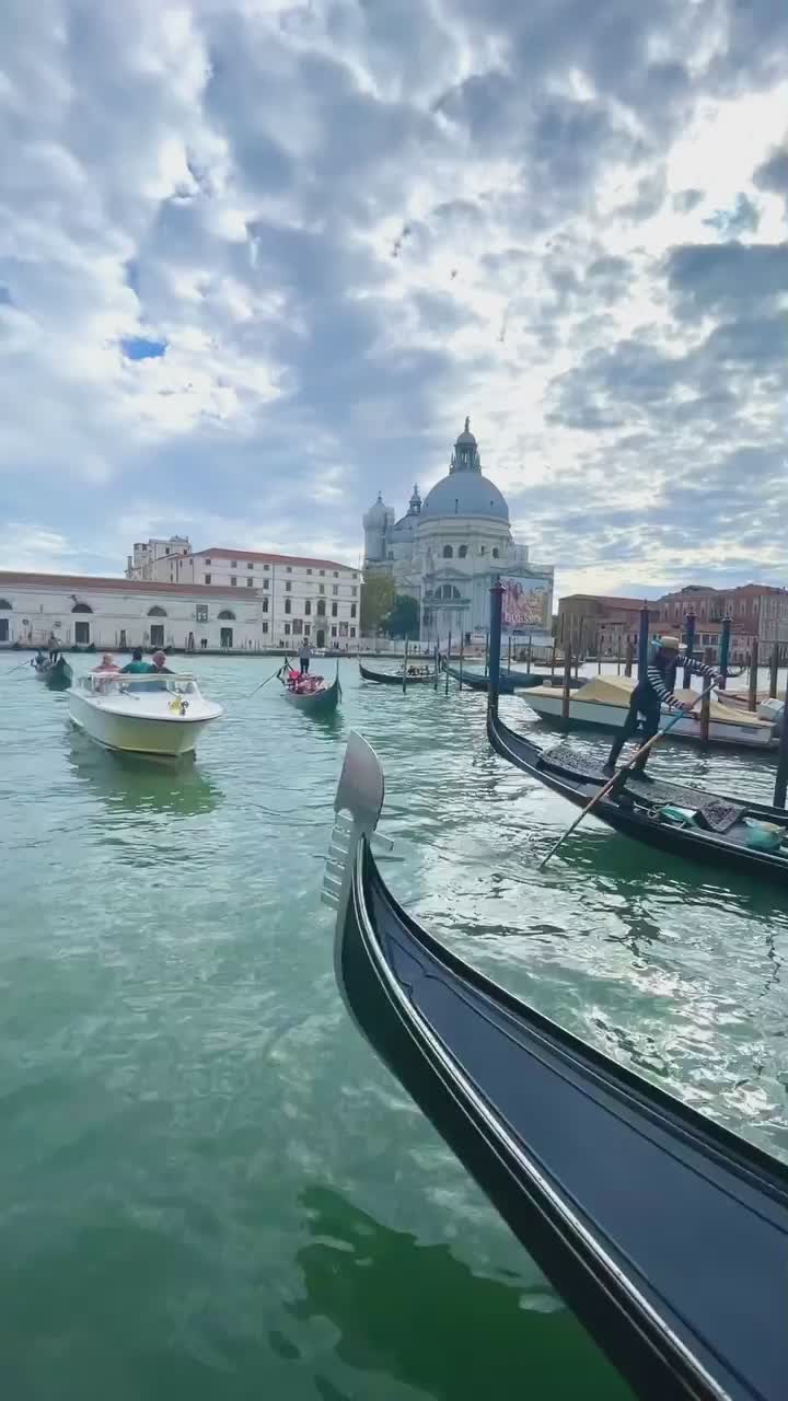 Explore Venice by Gondola - Hotel Bauer Venezia Tour