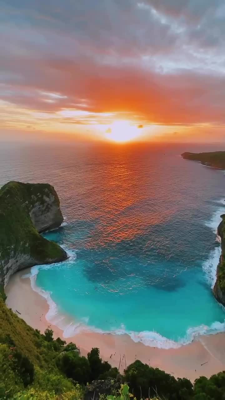 One of the most incredible locations of Bali - Kelingking Beach aka T-Rex Beach

Whether you’re looking to relax and soak up the sun or dip in the ocean, Kelingking Beach has something for everyone.
Nestled on the picturesque island of Nusa Penida, this stunning Beach boasts crystal-clear waters, white sand, and breathtaking views.

Don’t miss out on this unforgettable sunset experience.

Follow @archit_batra and explore new places.

#nusapenida #kelingkingbeach #bali #indonesia #Greenery
#Peaceful #beach #sea #sunsetlovers #sunsetbeach #traveladdict #travelstoke #travelphotography
#boireeltime #reelsindia #offbeattravel #bali #baligasm #baliindonesia #traveldairies #traveldaily #explore #traveltheworld #baliisland #nusapenidatrip #kelingkingbeach #folkscenery #earthfocus