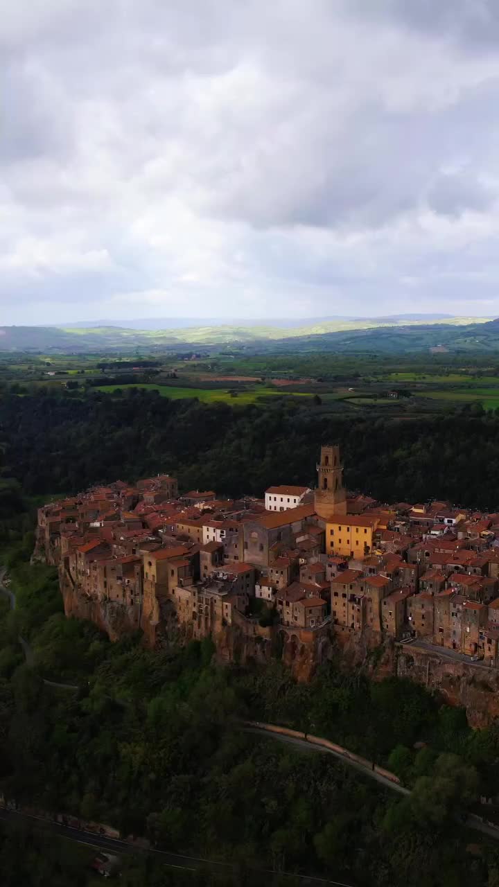 Discover the Enchanting Pitigliano in Tuscany