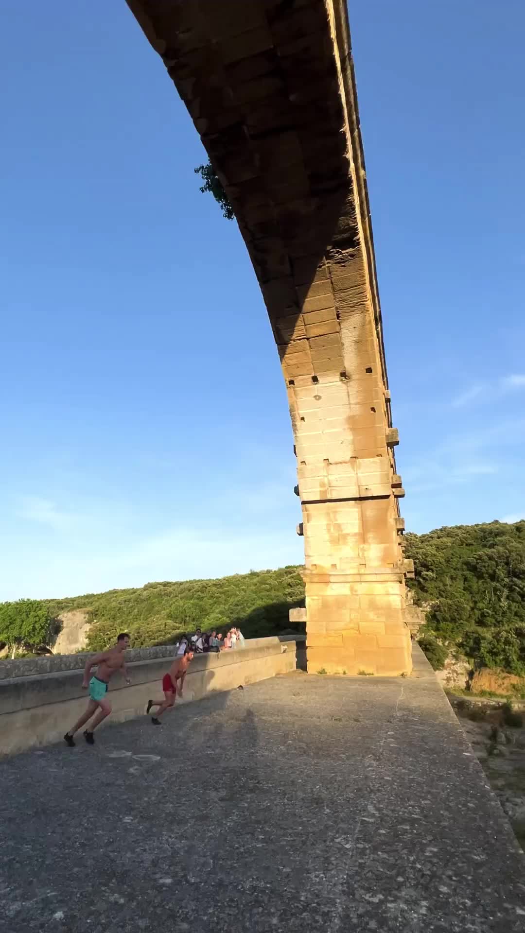 Pont du Gard: 22m Cliff Diving at Historic Site