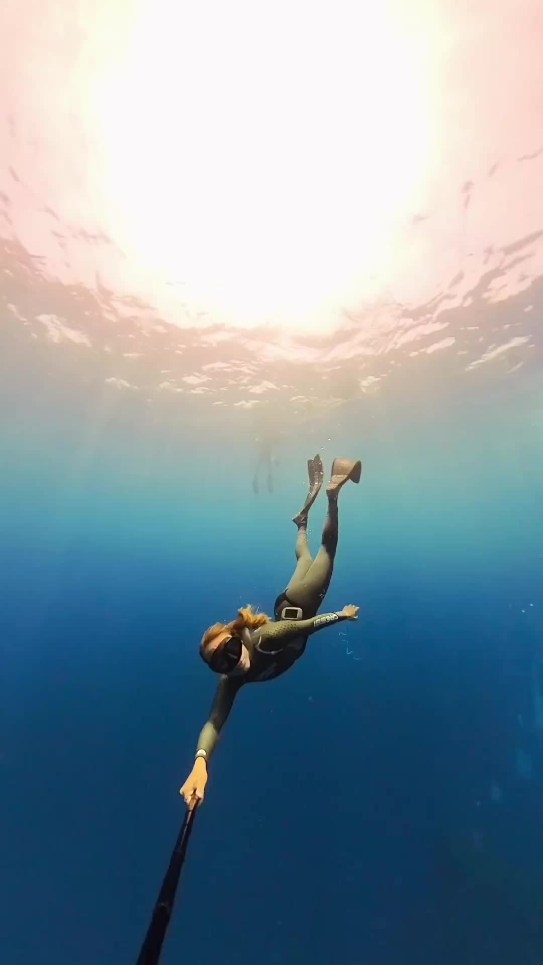 Fun training day with 2 inspiring humans, while enjoying best water conditions & the view of our shipwreck, all the cute fishes + golden sunlight above and below the surface 🐠@lauracoviella & @mehdi.allam.media 🔱 @oceanic.motion, thanks for this lovely sesh! 

Filmed with the X3 @insta360 📸 (discount link in my bio)

#freedivers #apneatraining #oceanmagic #tenerifelife #girlswhofreedive #oceansouls #canariasparaiso