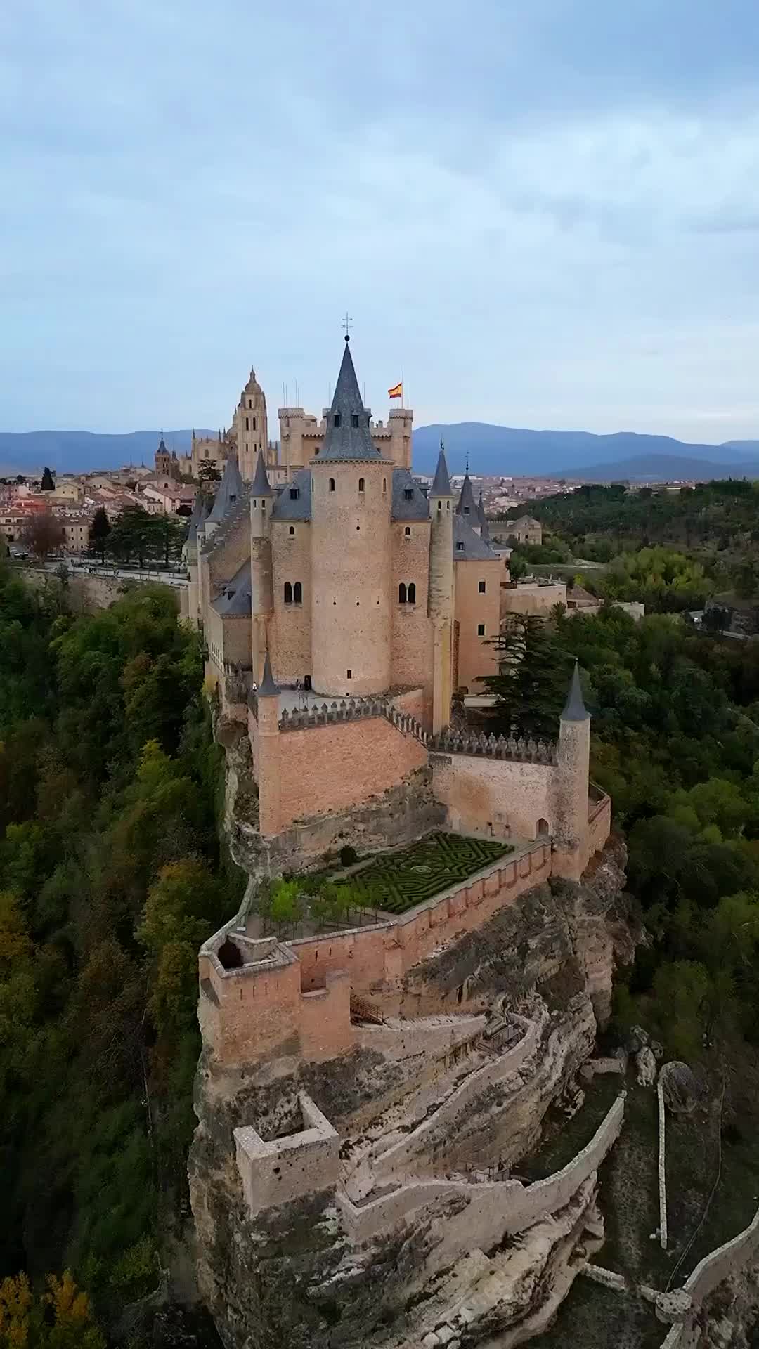 Alcázar de Segovia: Historia y Esplendor Medieval