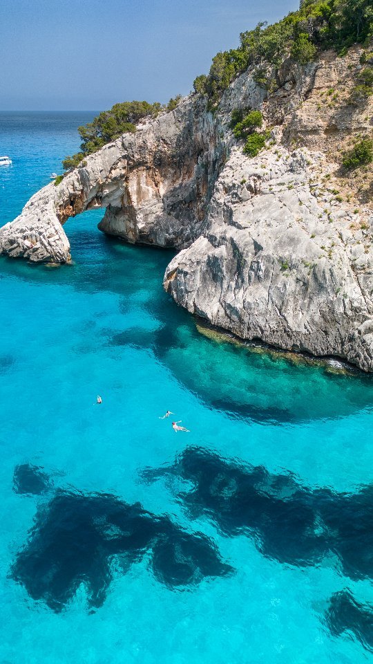 L'arco naturale più bello. 

📌 Cala Goloritzè. Baunei. 🇮🇹

#costadibaunei 
#sardegna 
#sardinia 
#sardegnaofficial 
#igersardegna 
#vivosardegna 
#unionesarda 
#lanuovasardegna 
#sardegna_reporter 
#volgosardegna 
#volgoitalia 
#ig_italia 
#italy
#beautifuldestinations 
#bestplacestogo 
#earthfocus 
#earthpix 
#earthofficial 
#bestvacations 
#travellingthroughtheworld 
#travelawesome 
#travelguide 
#nature 
#naturelovers 
#natgeo 
#discoverglobe 
#discoverearth 
#placetovisit 
#passionpassport