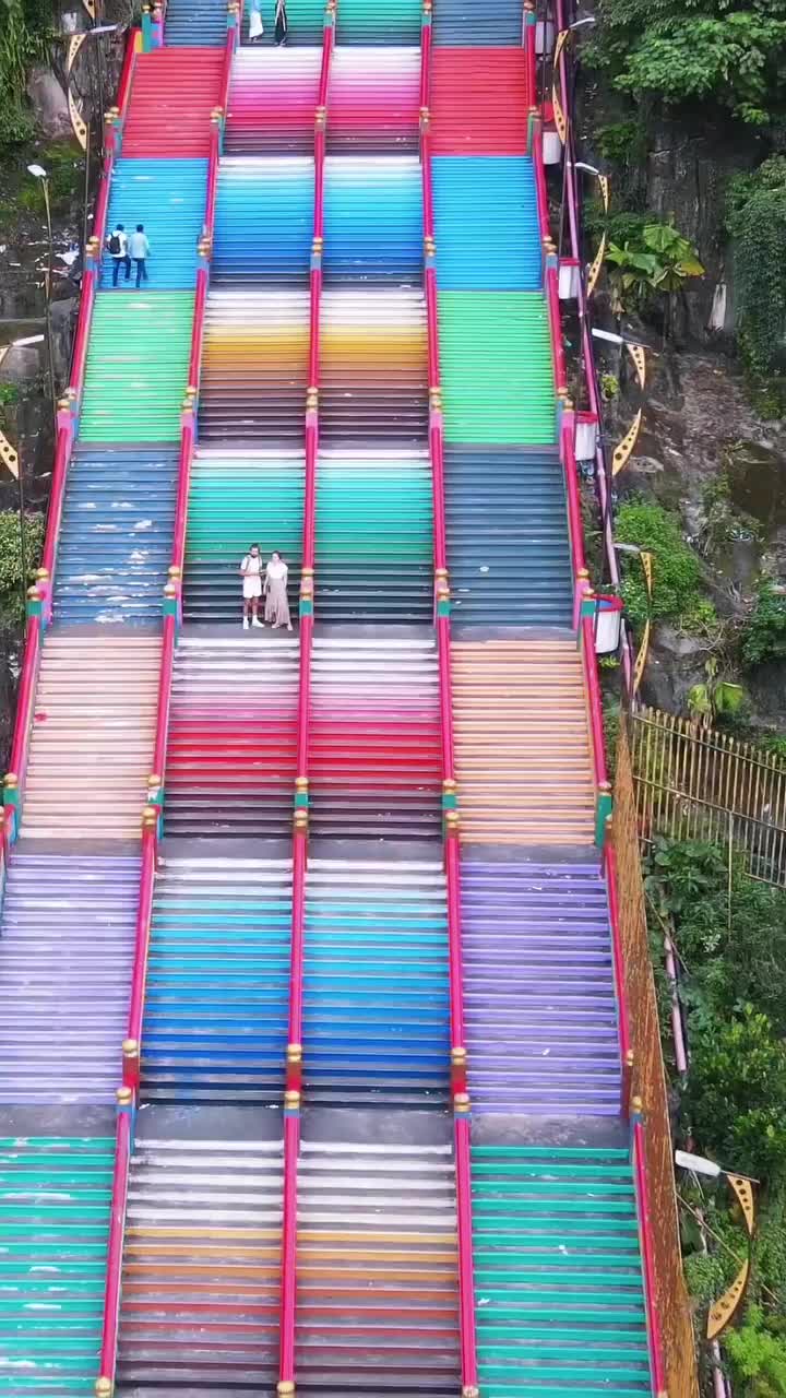 272 steps to a hidden temple. Would you go for it? 🐒

——————————————————

272 degraus pra um templo escondido em uma caverna. Você iria? 🐒

.
.
.
.
#malaysia #dreammalaysia #❤️igersmalaysia #visitmalaysiaofficial #flowtomalaysia #malaysiatravel #discovermalaysia #welivetoexplore #creativetravelcouples #cld #cldfamily #kualalumpur #kualalumpurtrip #kualalumpurmalaysia #tripscout