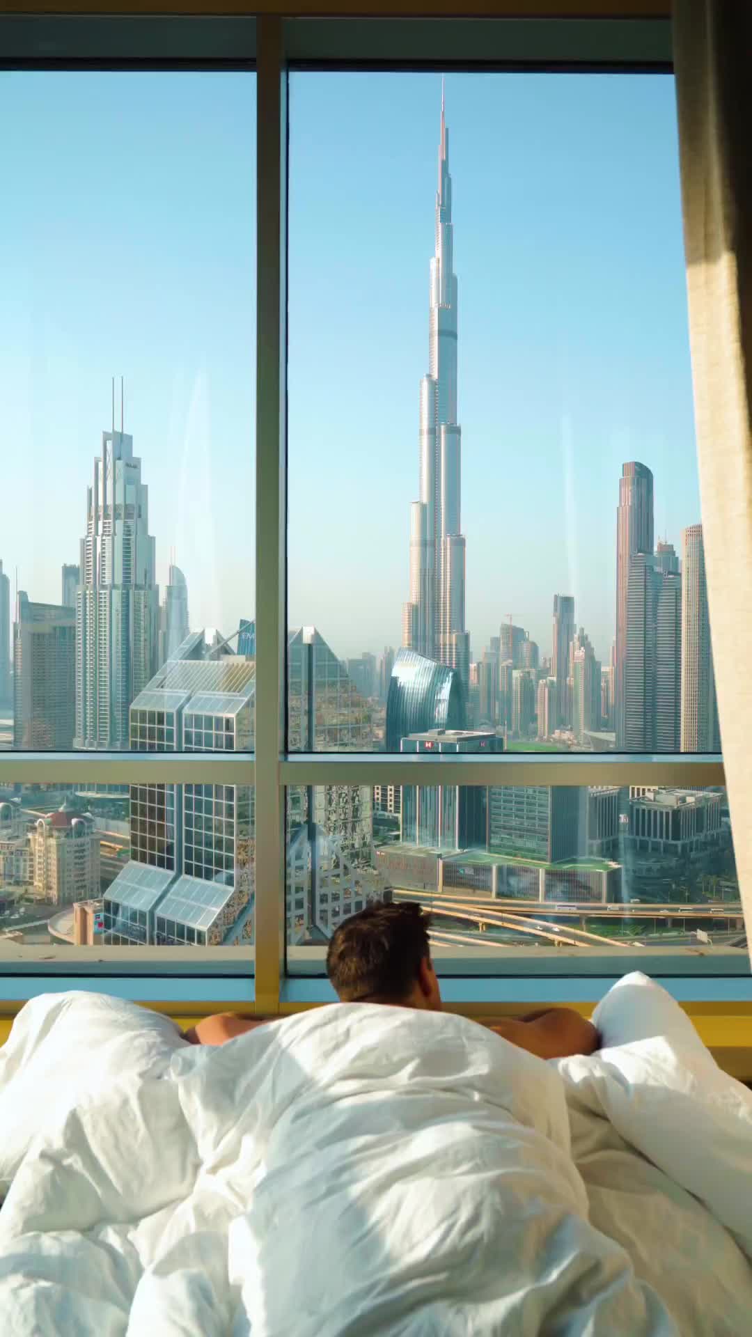 Waking up in this city #Dubai 🏙️

📍 @shangrila_dubai 

#shangrilahotels #shangrilahoteldubai #visitdubai #dubai #uae #uniquehotels #hotelsandresorts #beautifuldestinations #beautifulhotels #vistanow #luxuryhotel