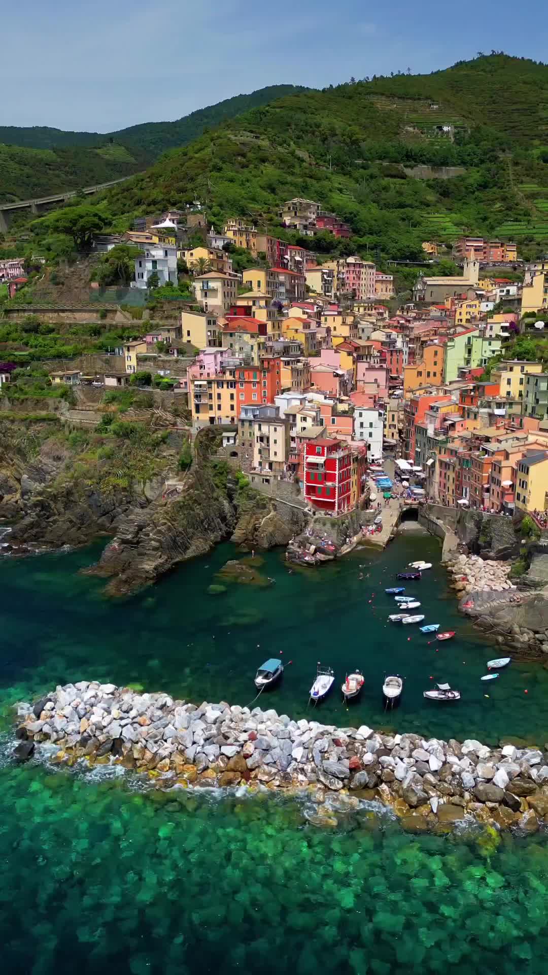Explore Riomaggiore: Jewel of Cinque Terre 🇮🇹