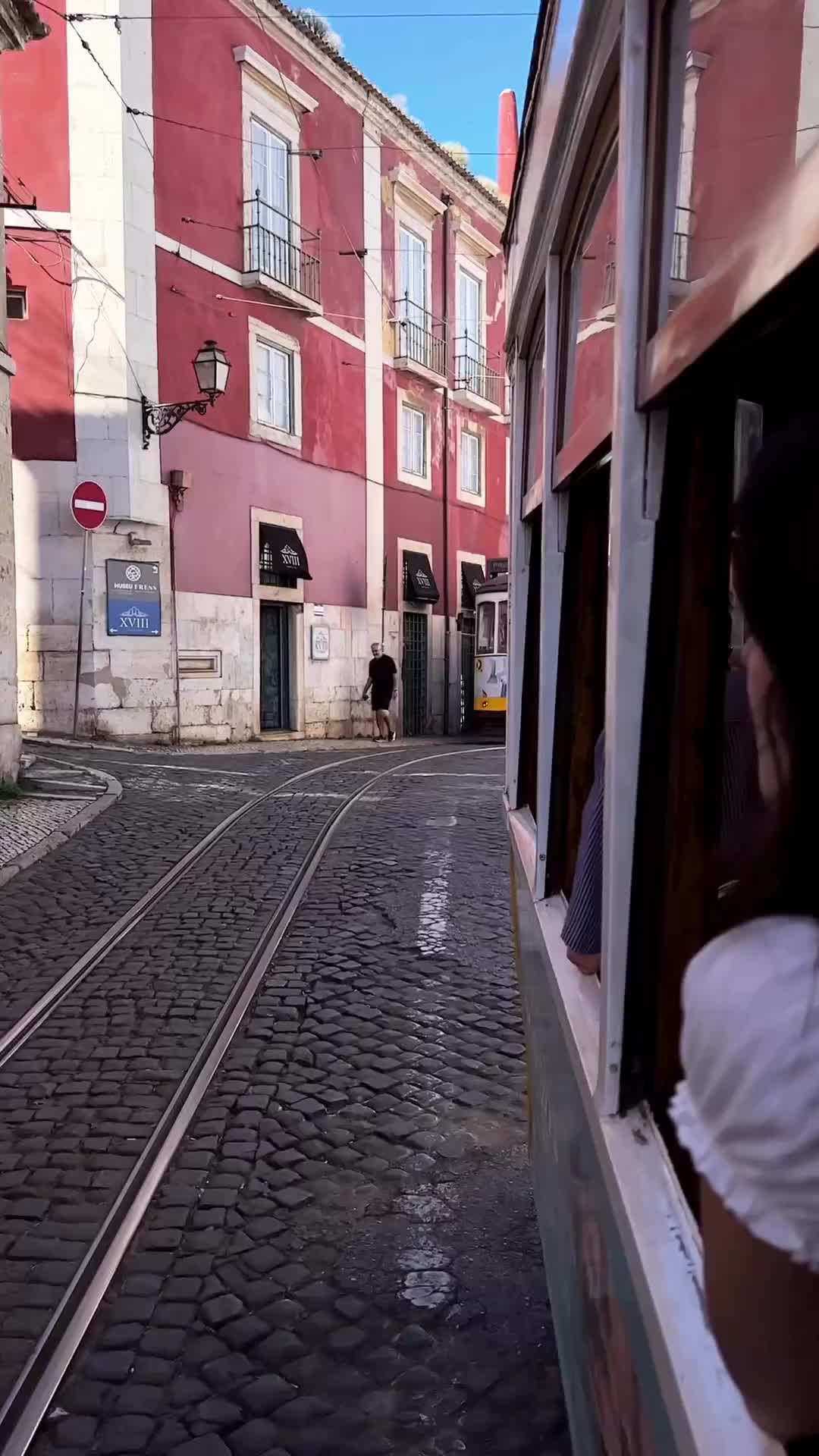 Bom Dia Lisboa: Exploring Largo Santa Luzia, Tram 28