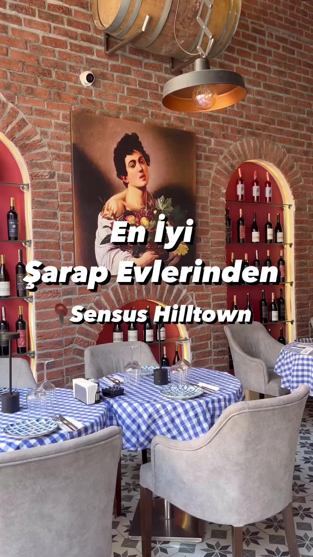 Aydın incir, fırın pancar, nektarin salatası, yengeç salatası, peynir tabağı, pizza, makarna ve risotto 🍽

Sensus Hilltown, Küçükyalı Hilltown Avm Cadde katında bulunan bir restoran.📍

Dekorasyonu oldukça güzel, keyifli bir yemek ortamı sunuyor. 🍷 

Yenilenen menülerini denedik ve gerçekten çok başarılı. 👏🏻 

Menüye birçok ürün eklenmiş, genelde bu tarz tabakları şef restoranlarında görmekteyiz. Bu seviyede güzel sunumlu ve lezzetli tabaklar servis edilmesi oldukça mutlu etti. 😍 🌟 

Başlangıç olarak Konya Küflü Peynir ile Fırın Pancar, Mihaliç Kelle Lorlu Izgara Nektarin Salatası, Erzincan Şavak Peynir Tabanlı Aydın İncir ve Yengeç salatası oldukça başarılıydı. 🙌🏻

Peynir tabağı sunumu güzeldi, 4-5 kişi için ideal boyutta. Peynirler kaliteli, yerel üreticelerden özenle seçiliyor.🧀 

Parmesan tekerinde fettuccine, mantar ve krema ile pişirilip masanızda servis ediliyor. 🍝

Pizza, Napoli usulü kenarları kalın ve ortası ince bir şekilde pişirilmişti. Hamuru ve pişmesi tam olması gerektiği gibiydi. 🍕

Risotto, tulum peynirli ve kuru kayısılıydı. Farklı ve lezzetliydi. 🌾 

Tiramisu ile güzel bir kapanış yaptık.🫠

Yanık Ülke Nerello Mascalese, oldukça yumuşak içime sahipti. 🍷 @sensushilltown 

Bu gönderi #işbirliği içermektedir.

Küflü Peynir ile Fırın Pancar: 95 TL
Mihaliç Kelle Lorlu Izgara Nektarin Salatası: 120 TL
Erzincan Şavak Peynir Tabanlı Aydın İncir: 130 TL
Yengeç Salatası: 240 TL
Pizza: 350 TL
Fettuccine Grano Padano (Parmesan tekerinde): 280 TL
Peynirleri Tabağı: 410 TL
Risotto: 240 TL
Nerello Mascalese: 200 TL (Kadeh)
Nerello Mascalese: 850 TL (Şişe)
Servis bedeli: %10
Kuver: 35 TL

(Ağustos’23 fiyatlarıdır.)

Rehber Yorumu: Keyifli bir ortamda lezzetli, değişik tatlar denemek isteyenlere önerilir.

Mekan: 7.5/10 (Avm’de olduğu için)
Lezzet: 8/10

EN Summary: Sensus Hilltown is a restaurant located at Hilltown Shopping Mall, İstanbul. 📍This is a very nice wine house. The interior decoration is beautiful. We recommended this place for delicious food. 

#sensus #sensusgalata #sensussarapevi #sensusşarapevi #winehouse #şarapevi #sarapevi #hilltownavmküçükyalı #istanbulmekanları #istanbulrestoranları #mekanrehberi  #mekanönerisi