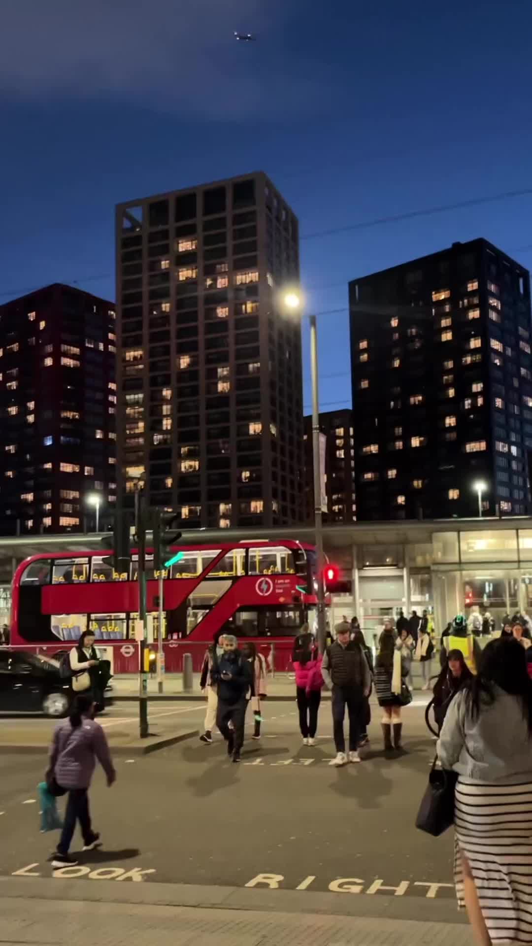 London by Night: A Mesmerizing Urban Journey 🌘