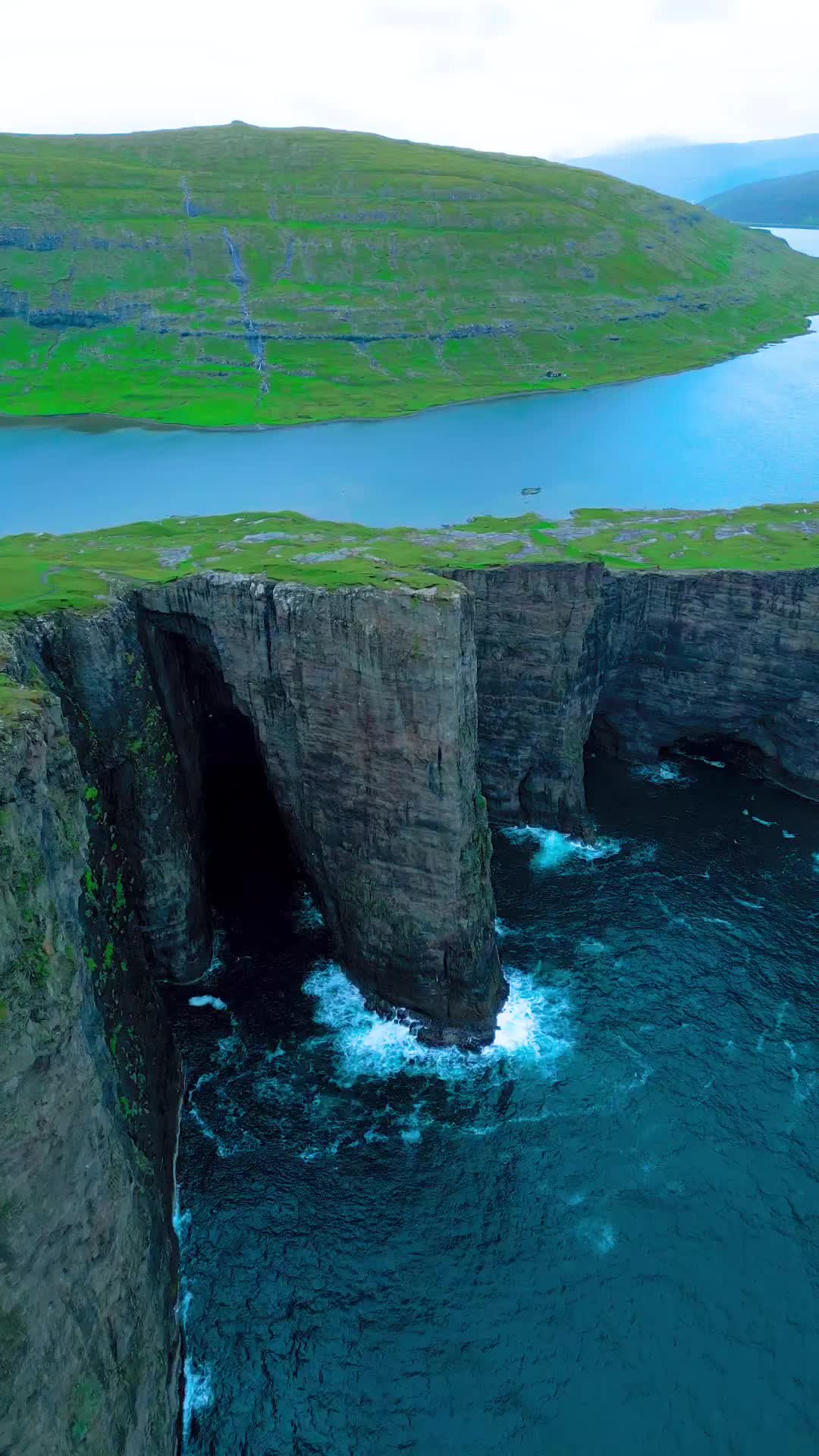 Trælanípa Hike: Explore Faroe Islands' Legendary Cliffs