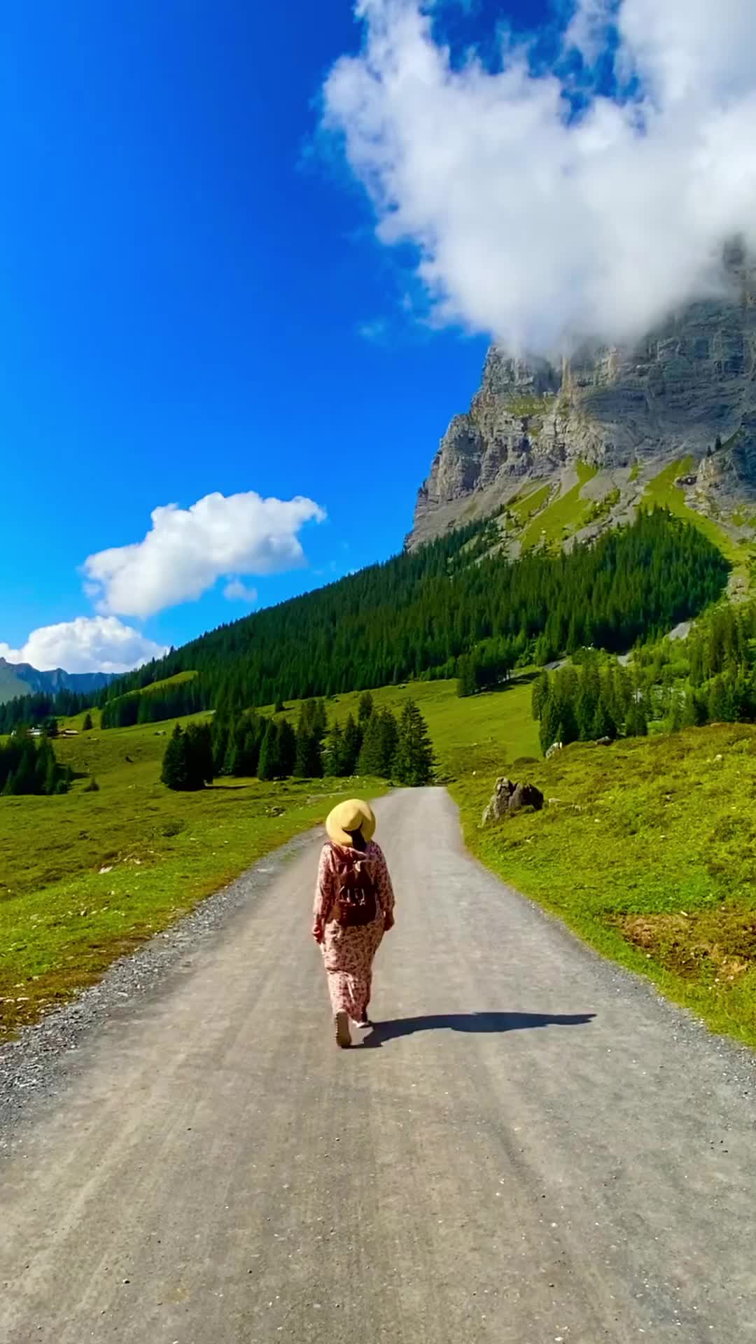 Hiking Trail in Oeschinensee: Swiss Alpine Beauty