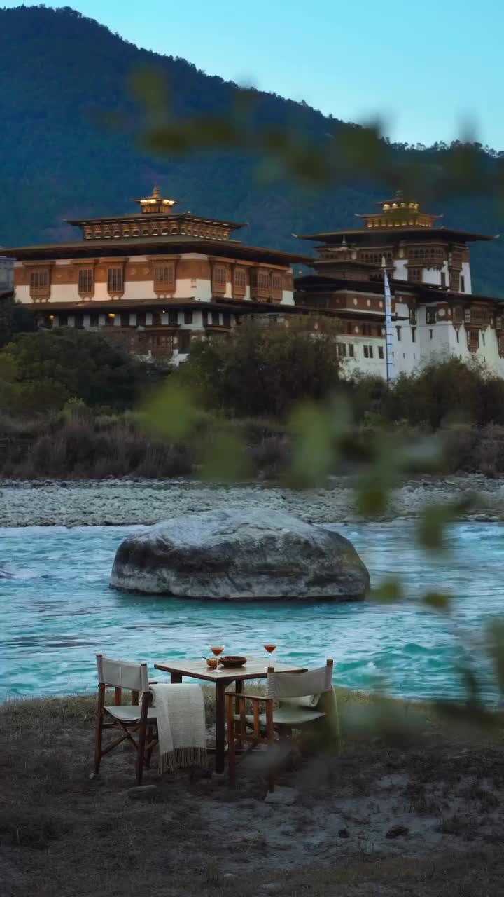 An evening by the river in Bhutan with @sixsensesbhutan 

📷 @travelsofali 
📍 @sixsensesbhutan 

#sixsensesbhutan #bhutan #punakha #luxuryworldtraveller @tourismbhutan