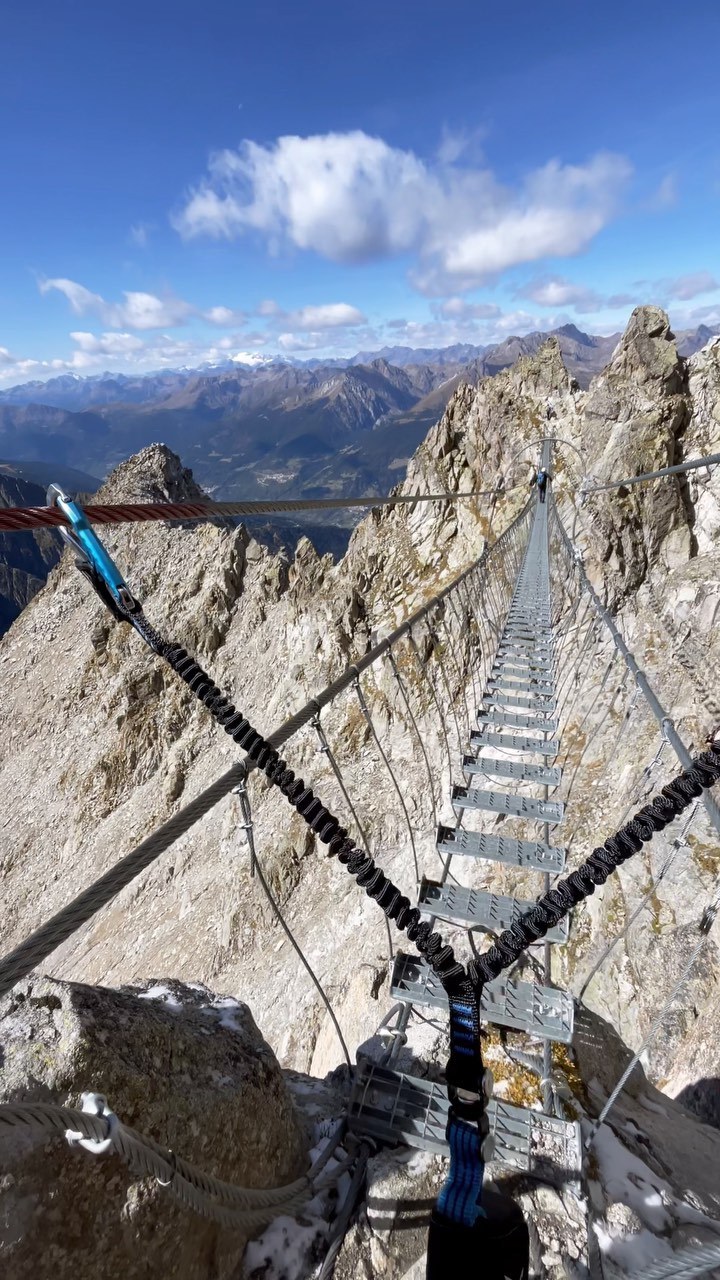 Sentiero dei fiori #mountain #viaferrata #outdoors #trekking #nature #italy #adventure #parcoadamellobrenta #adamello #brescia #trentino #bestplacestogo #neverstopexploring #hiking #naturelovers #mountains #igersworld