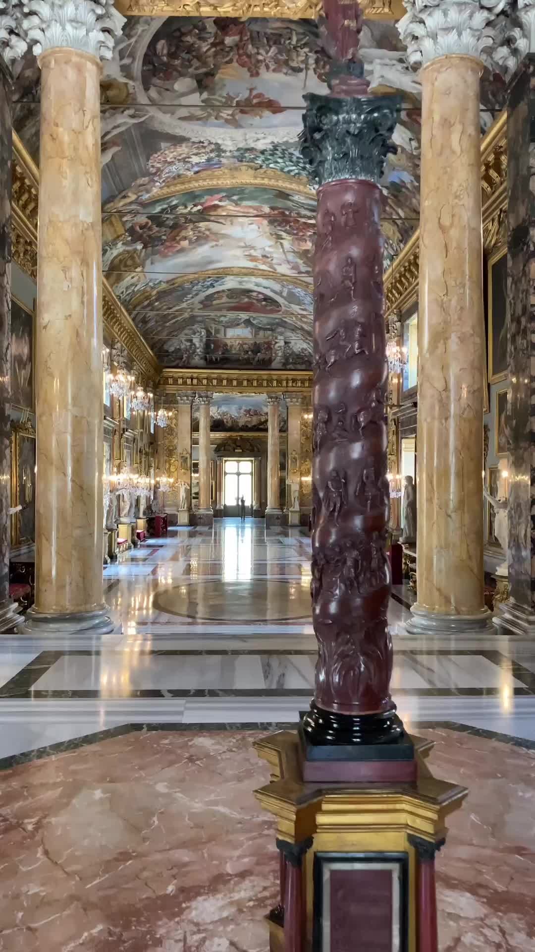 Walking alone in the wonderful #GalleriaColonna, in #Rome ✨

-

Immerso nella bellezza e la meraviglia di Galleria Colonna, #Roma 📍