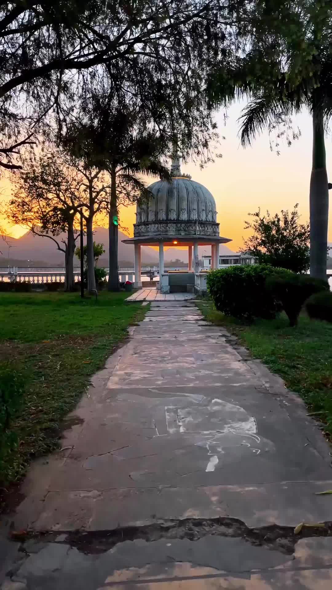 Udaipur's Stunning Sunset at FS Fateh Sagar Lake