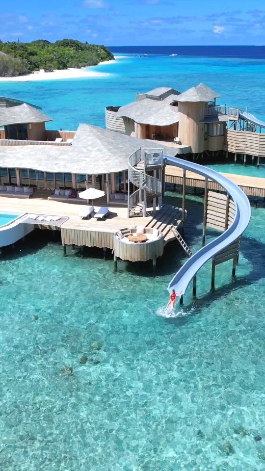 Which resort would you choose for your next vacation? 🤩🏝️

📍 Maldives

-

Follow us ❤️ @toptravelplaces_ for more 👍

-

📸 Video taken by @toptravelplaces_

-

#maldives #travel #traveldestination #dronevideo #maldivesbeach #maldivesislands #luxurytravel #beachvibes #luxuryresorts