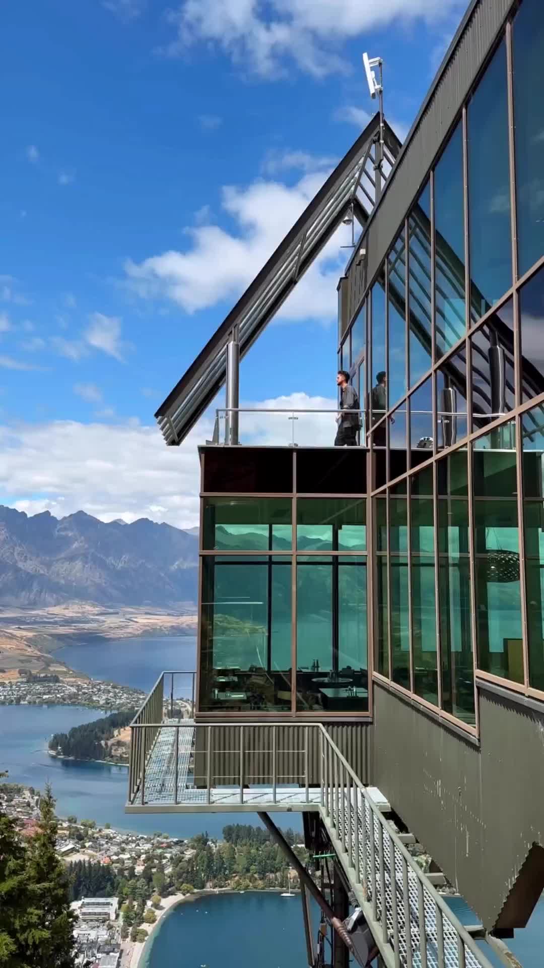 La maison de mes rêves ✨
Perchée dans les airs, vue à 360 degrés sur Queenstown 🇳🇿
Step 6
-
Ceux qui sont déjà venu dans cette région, que conseillez-vous de faire ?
On a fait la descente en luge d’été c’était la folie 💨