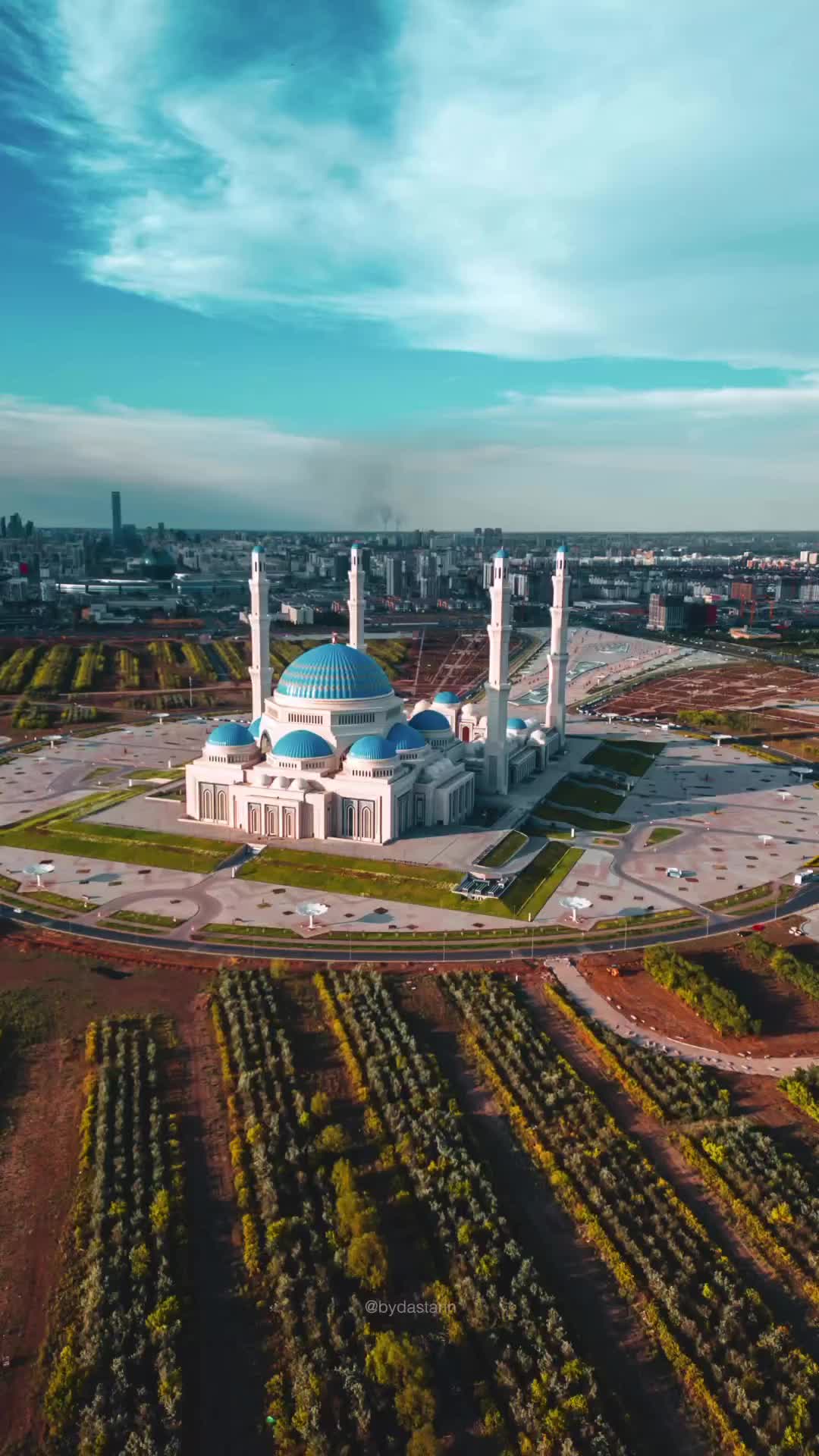 📍Astana Grand Mosque🕌
Kazakhstan🇰🇿

Drone: Dji mini 3 pro
Edit: Lightroom, Final Cut Pro