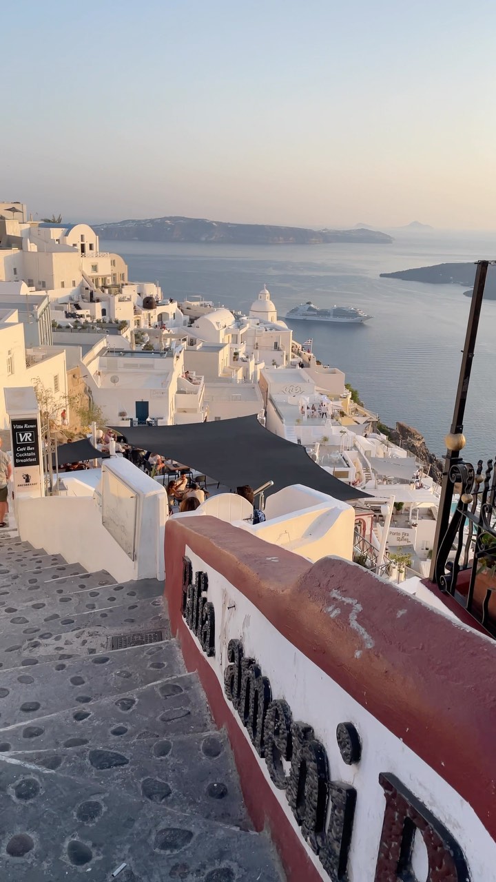 This is your sign to visit Greek islands this summer 💙🤍🙌🏻 

#visitgreece #santorini #travellingthroughtheworld #grecia #santorinigreece #beautifuldestinations 

European summer, Mediterranean, Grecia, Isole Cicladi, Cyclades, Greek islands, travel bucket list, travel girl