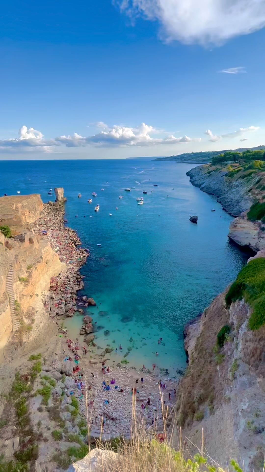 Qui dove la bellezza incontra la natura 😍
.
.
.
.
.
#puglia #salento #bucketlist #mare #spiaggedasogno #ig_italia #travellingthroughtheworld #pugliagram #wonderful_places #pugliamia #map_of_italy #italysegreta #italyintheworlds #igersitalia #italia #bestplacestogo #lonelyplanet #salentodamare #beachesnresorts #santacesareaterme #lecce #mediterraneanstyle #mediterraneanlife #mediterranean