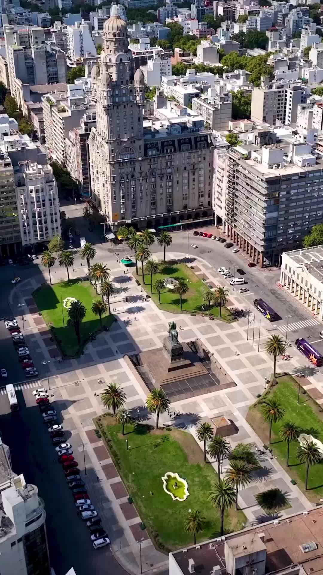 Explore Plaza Independencia & Palacio Salvo in Montevideo