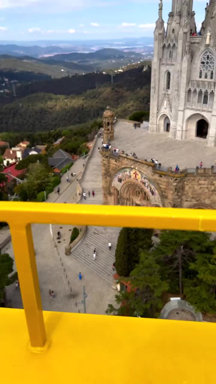 📍Tibidabo, Barcelona, Spain
.
El Templo Expiatorio del Sagrado Corazón de Jesús es una iglesia situada en la montaña del Tibidabo, en Barcelona, obra del arquitecto Enric Sagnier i Villavecchia y finalizada por su hijo Josep Maria Sagnier i Vidal. Es de estilo historicista que combina elementos neobizantinos, neorrománicos y neogóticos. Su construcción se prolongó de 1902 a 1961. Pertenece al arciprestazgo de Sarrià.