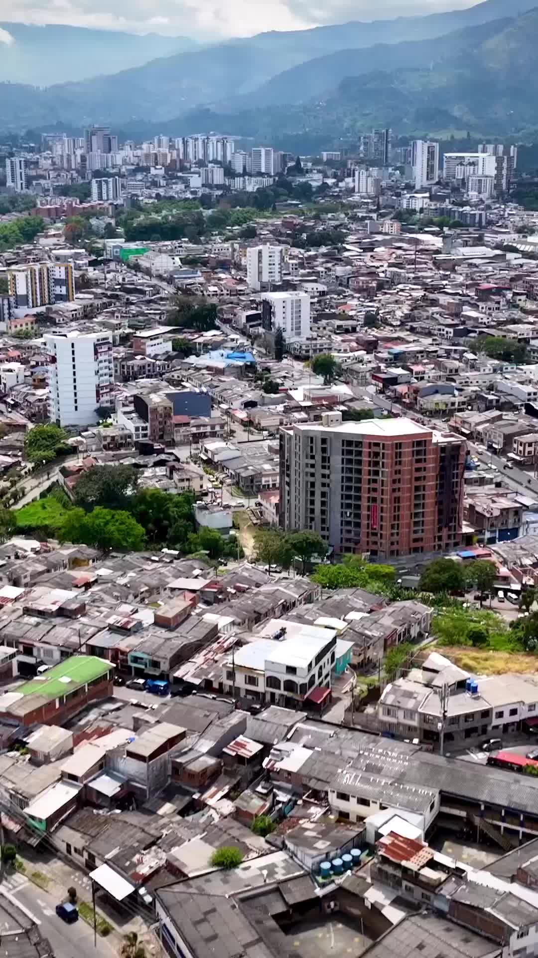 Discover Armenia in Quindío, Colombia 🏙️🇨🇴