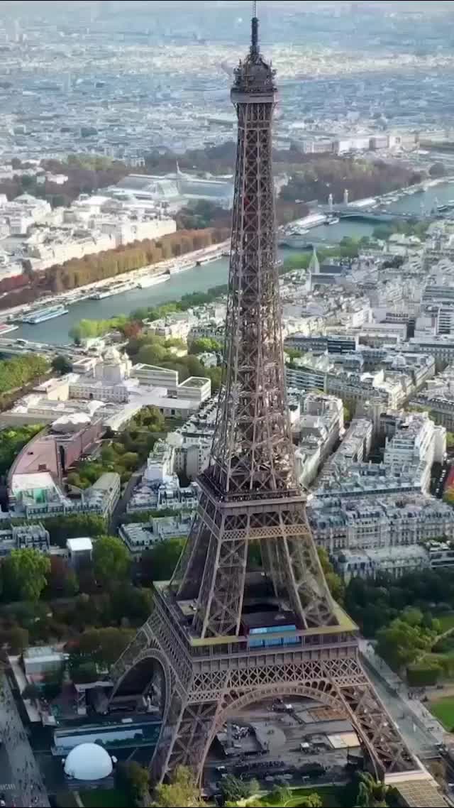 Discover the Eiffel Tower in Paris, France