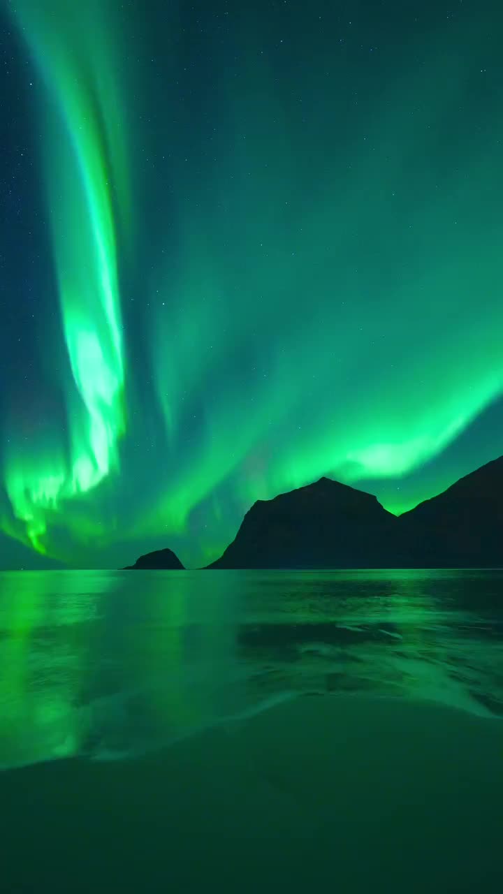 Aurora Over Lofoten: Stunning Northern Lights in Norway