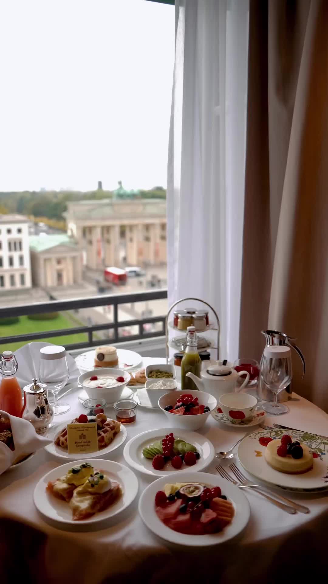 Morning majesty at @hoteladlonkempinski ☕️ Savoring a regal breakfast, where every bite crowns the start of a perfect day 👑🥐

Send this to someone who should have breakfast like this with you someday 🤍

📍 @kempinski @hoteladlonkempinski Berlin, Germany 🇩🇪