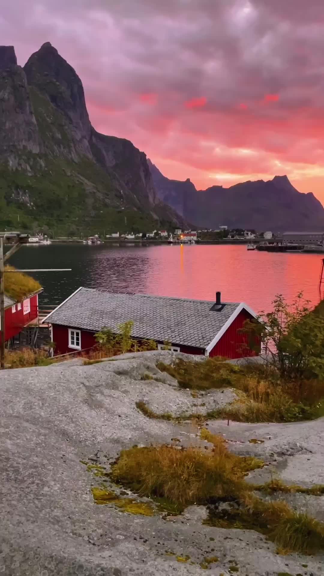 Breathtaking Lofoten Sunsets: A Norwegian Summer Dream