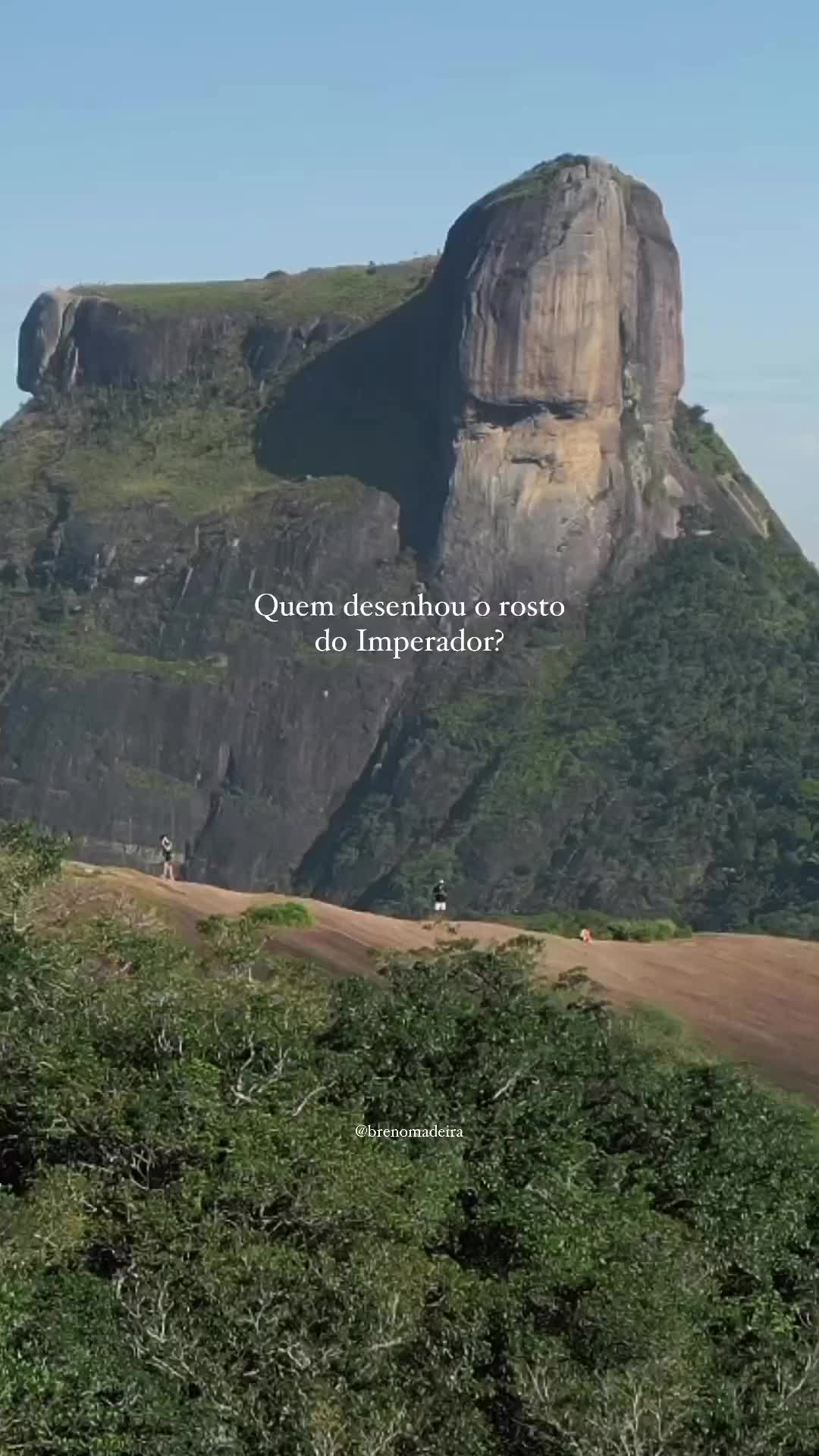 Existem algumas teorias sobre os desenhos na Pedra da Gávea e uns dizem até que foram ETs que desenharam o rosto do Imperador. 

Outros dizem ser resquícios de inscrições fenícias muitos antigas. 🤔

Tem também a teoria de que a Pedra da Gávea seria um portal para outras dimensões e entrada para cidades subterrâneas - gostei dessa teoria!

Seria ali o Portal pra Machu Picchu? 😂

#pedradagavea #riodejaneiro #brasil #trilhas #trekking #rio #djiglobal