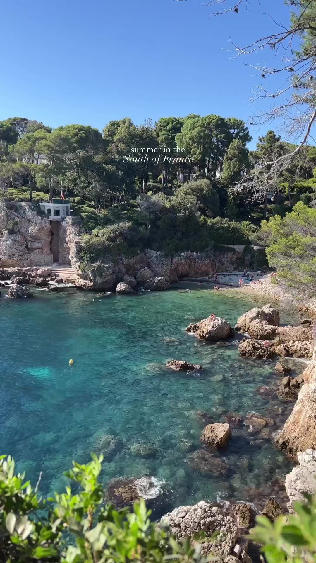 a beautiful summer day in the south of France 🇫🇷 

a place you should not miss when visiting the French Riviera: the bay of billionaires in Antibes! 

The pebble beach is located in a small bay, surrounded by rocks and vegetation. It’s perfect for a swim in the clear water, snorkeling and cliff jumping. 

𖤥 Bay of Billionaires, Antibes, South of France 

#cotedazur #visitcotedazur #antibes #billionairesbay