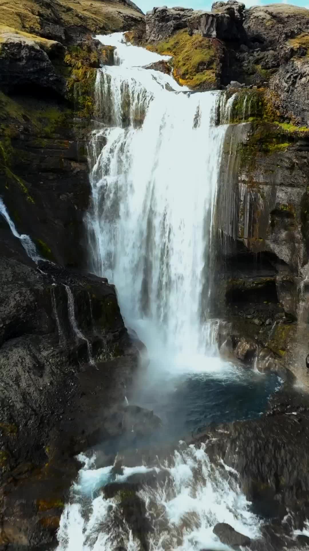 Discover the Majestic Ófærufoss Waterfall in Iceland