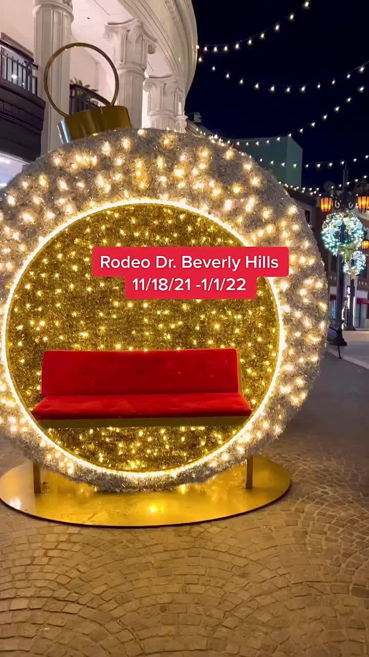 Stunning Christmas Lights on Rodeo Dr, Beverly Hills