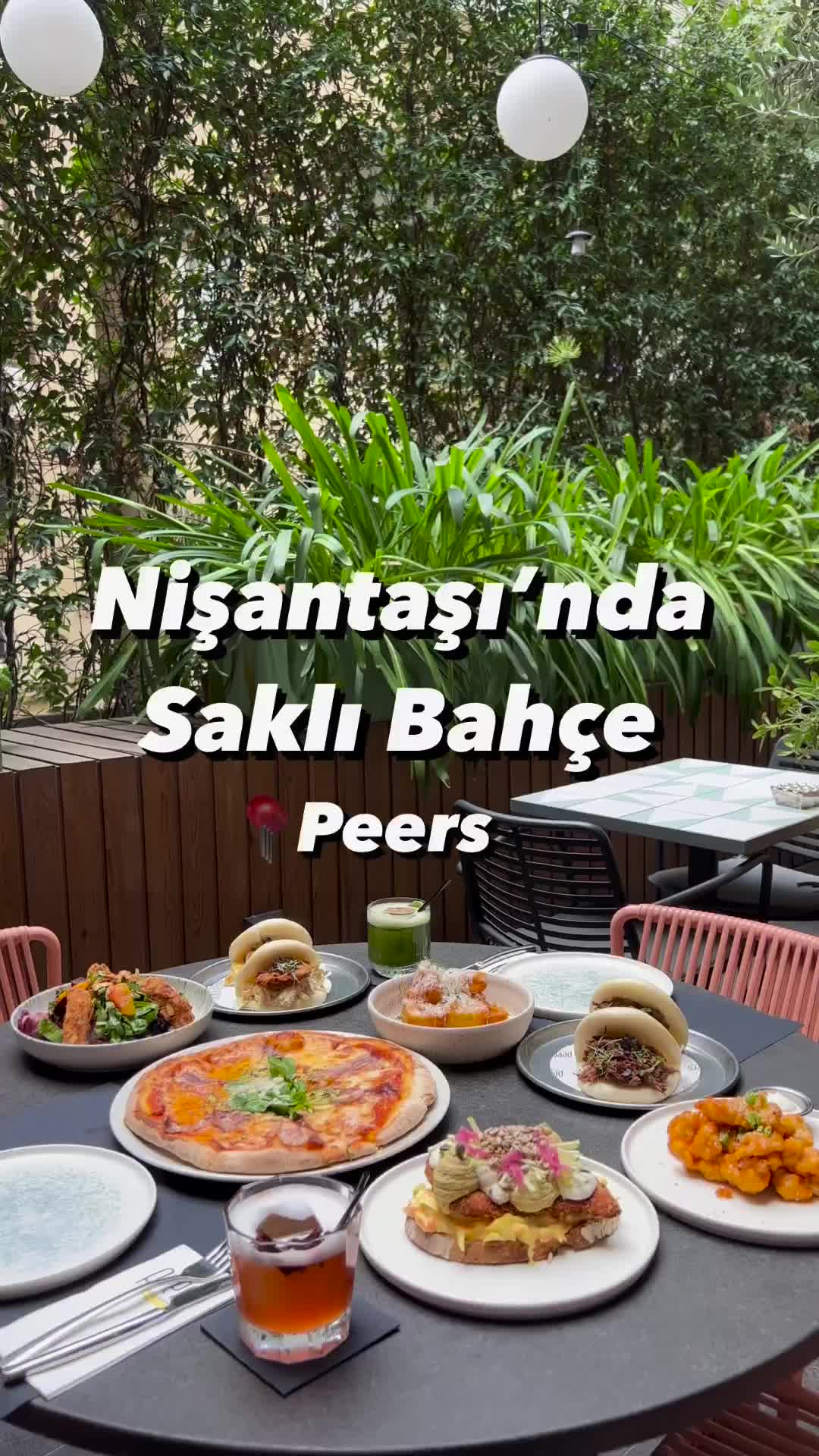 Pizza, bun, tavuk, patates, salata, tatlı ve kokteyl 🍽

Peers, Nişantaşı’nda Abdi İpekçi Caddesi üzerinde bulunan bir restoran.📍

Mekanın özellikle arka tarafta bulunan bahçe bölümü oldukça keyifli. 🌿 

Abdi İpekçi caddesinin kalabalığından ve gürültüsünden uzakta huzurlu bir ortam sunuyor. 💓 @peersnisantasi 

Restoran menüleri yenilendi, biz de yeni menülerini tatma fırsatı yakaladık. 🍽️ 

Tiftik bun ve levrek bun oldukça lezzetliydi. 🫠

Pancar salatası oldukça dolu dolu gelen bir tabak ve üzerinde file badem pane feta cheese ile servis ediliyor. ☘️

Füme kaburga pizza ve küp patates oldukça güzeldi. 🍕 🥔 

Chicken slaw en beğendiğimiz tabaklardan birisi oldu. Tavuk, humus, soğan turşusu, yeşil elma, coleslaw ve ekşi maya ekmeğin mükemmel bir uyumu olmuş. 👏🏻 

Peers fingers hızlı bir atıştırmalık isteyenler için lezzetli bir tabak. 🍴

Nişantaşı sour ve Peers truffle güzel kokteyllerdi. Özellikle Peers truffle Trüf aromalı bir kokteyl ve biz daha önceden trüf aromalı hiç kokteyl içmemiştik. 😊 🍸 

Tatlı olarak karpatka ve fındık craquelin denedik. Çok lezzetli tatlılardı yanlarında güzel bir ice latte içtik. 🧋🍪

Bu gönderi #işbirliği içermektedir.

Peers fingers: 230 TL
Tiftik bun: 300 TL
Levrek bun: 300 TL
Füme kaburga pizza: 425 TL
Chicken slaw: 370 TL
Küp patates: 240 TL
Pancar salatası: 300 TL
Nişantaşı sour: 320 TL
Peers truffle: 360 TL
Karpatka: 195 TL
Fındık craquelin: 190 TL
İce latte: 115 TL
Servis bedeli: %10

(Eylül’23 fiyatlarıdır.)

Adres: Abdi İpekçi Caddesi, İnayet Apartmanı, No: 34/B, Nişantaşı, Şişli/İstanbul📍
Telefon: 0538 059 08 00 ☎️

Rehber Yorumu: Nişantaşı’nda caddenin kalabalığından uzakta bir bahçe ortamında lezzetli yemekler  için tavsiye ederiz.

Mekan: 7.5/10
Lezzet: 7.5/10

English Summary: Peers Restaurant is a restaurant located at Abdi İpekçi street, Nişantaşı/İstanbul.📍The restaurant has changed their menu and we really liked their new menu. We recommend this place for delicious foods. 🍽

#mekanönerisi #nişantaşı #istanbul #gezilecekyerler #istanbulda1yer #mekanöneri #nereyegitsek