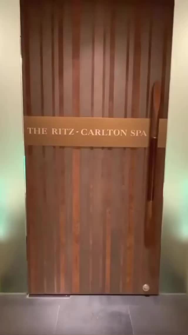 Mum's day out at The Ritz-Carlton, Millenia Singapore. 🧖🏼‍♀️ DayAway guest @diaryofmumabroad enjoyed a ‘Detox Indulgence at The Ritz-Carlton Spa’ experience and left feeling brand new. 💫 Book your own escape at mydayaway.com #mydayaway