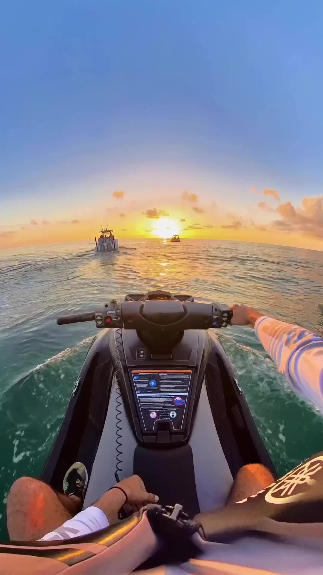 𝐀d𝐝i𝐜t𝐞d ☀️🏝️💦
.
.
.
.
.
#addicted #bimini #bahamas #tbt #jetski #waverunner #yamaha #jetskilife #insta360 #pov #letsride #aquadan