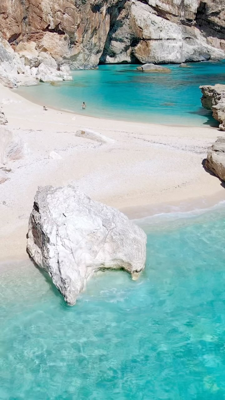 Baunei, ancient Sardinia ❤️

A Baunei ci si  sente avvolti dalla terra antica, terra di 
centenari carica di fascino. 

Immersi tra mare e montagna nella famosa “blue zone” le cose da vedere sono tantissime.👇

📌 visitare il paese incastonato nella montagna. Non perdere la bella chiesa di San Nicola con la sua facciata “aperta” ⛪️ 
📌 fra mare e roccia prendono forma capolavori naturali come Pedra Longa (spuntone roccioso di 128 mt di altezza)⛰️
📌Santa Maria Navarrese è l’occasione per vivere al meglio il mare della Costa di Baunei con 🛥️ @luuxyacharter potrere visitare paradisi come Cala Goloritzè, Cala Mariolu, Cala dei Gabbiani e molte altre 
📌dove dormire? 🛌 @viaromarooms vi accoglierà nel cuore del centro storico con un panonara mozzafiato e vi sembrerà di ritornare nel passato 

#Baunei #pedralonga #ogliastra #costadibaunei #sardaigne #borghitalia #beautifuldestinations #italy24h #borghipiubelliditalia #italy