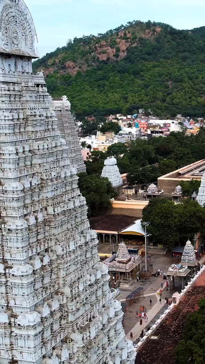 Discover Arunachaleswara Temple in Tiruvannamalai