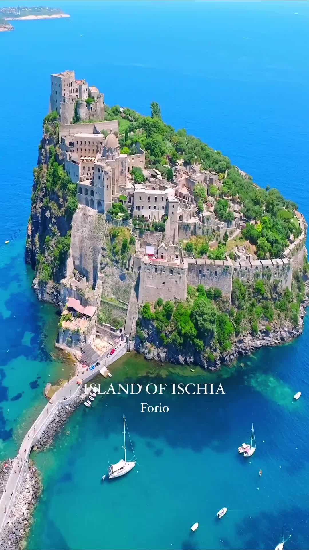 🇮🇹 Island of Ischia 🍋 
 
🤝🏼Collaboration with @ischia_livepage 
#italia #italy  #ischia