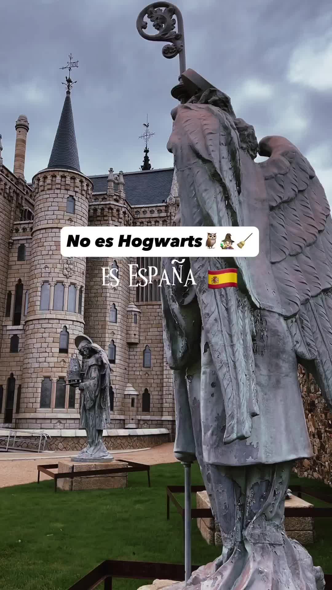 Mas información 👇🏻
⠀
¿Sabías que España tiene un pequeño Hogwarts?
⠀
En realidad se trata de un palacio
cuyo arquitecto fue Antoni Gaudí.
⠀
Es una increíble joya que no se parece a ningún otro palacio.
⠀
Este lugar se llama:
📍Palacio Episcopal de Astorga
⠀
Realmente es el Museo de los Caminos, dedicado al Camino de Santiago.
⠀
ENTRADA-6€

HORARIO
De mayo a octubre de lunes a domingo. De 10:00 a 14:00 h. y de 16:00 a 20:00 h.
De noviembre a abril de lunes a domingo. De 10:30 a 14:00 h. y de 16:00 a 18:30 h.
⠀
📍Plaza Eduardo de Castro, 15, Astorga, León
⠀
¿Conocías este lugar?