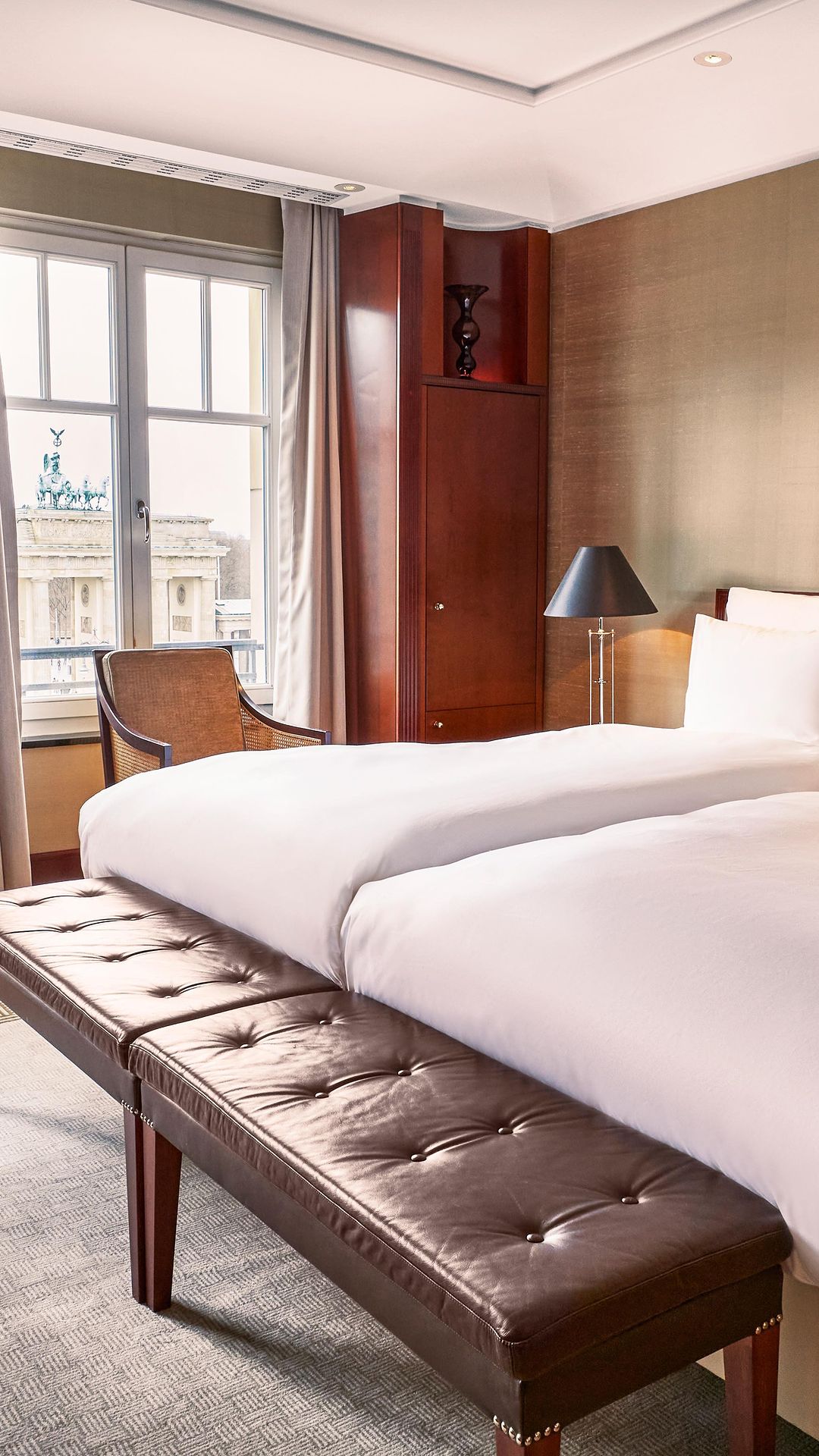 Enjoy the luxury and the view of the Brandenburg Gate from our exquisite suites. Spring is just around the corner and we are ready to welcome the sunnier days. Are you ready for your luxurious trip to Berlin?

-

Genießen Sie den Luxus und den Blick auf das Brandenburger Tor aus unseren exquisiten Suiten. Der Frühling steht vor der Tür und wir freuen uns schon auf die ersten sonnigen Tage. Sind Sie bereit für Ihre luxuriöse Berlinreise?

#hoteladlon #adlonkempinski #kempinski #luxuryhotels