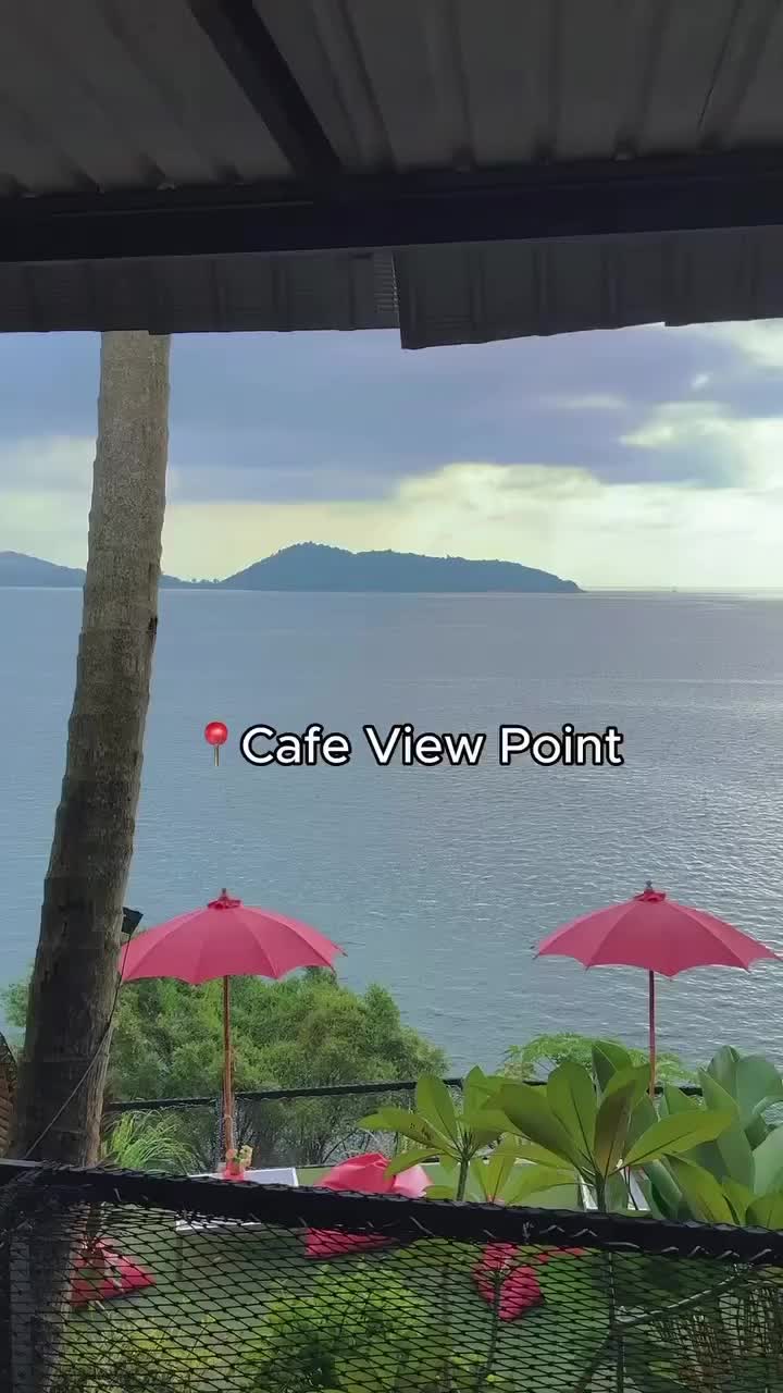 Tag your travel mate you’d visit this trendy pink cafe in Phuket with 😍✨
⠀
📍Cafe Phuket Viewpoint
⠀
Located on the curvy roadside that connects Patong and Kamala.
⠀
Share your experience with tag @phuketist 📌
⠀
🎥: seviwa
⠀
#phuketist  #phuket #vacation #布吉 #thailand #пхукет #thailande #ภูเก็ต #thailandia #cafe