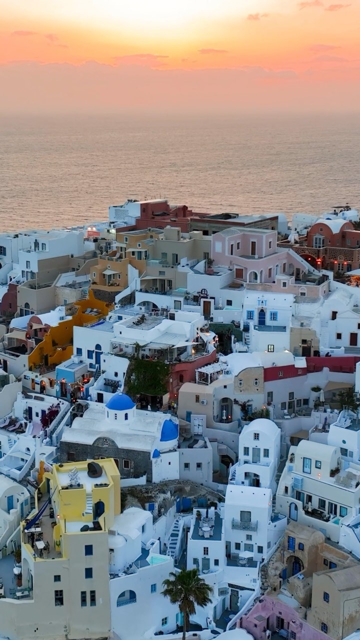 👉🏻 Beautiful Oia, Santorini island 🇬🇷

#santorini #architecture #djiglobal #visitgreece #athensvoice