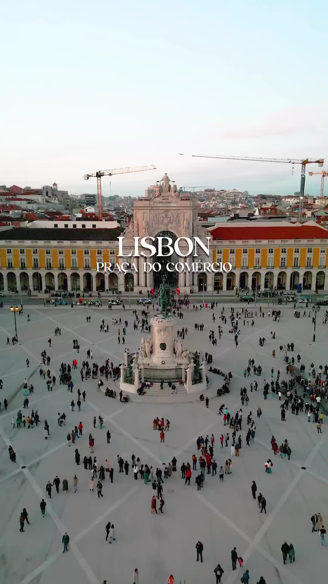 Lisbon’s magic starts at the Praça do Comércio ✨#lisboa #lisbon #portugal #map_of_europe #worldplaces #wonderful_places #beautifuldestinations #travelingthroughtheworld