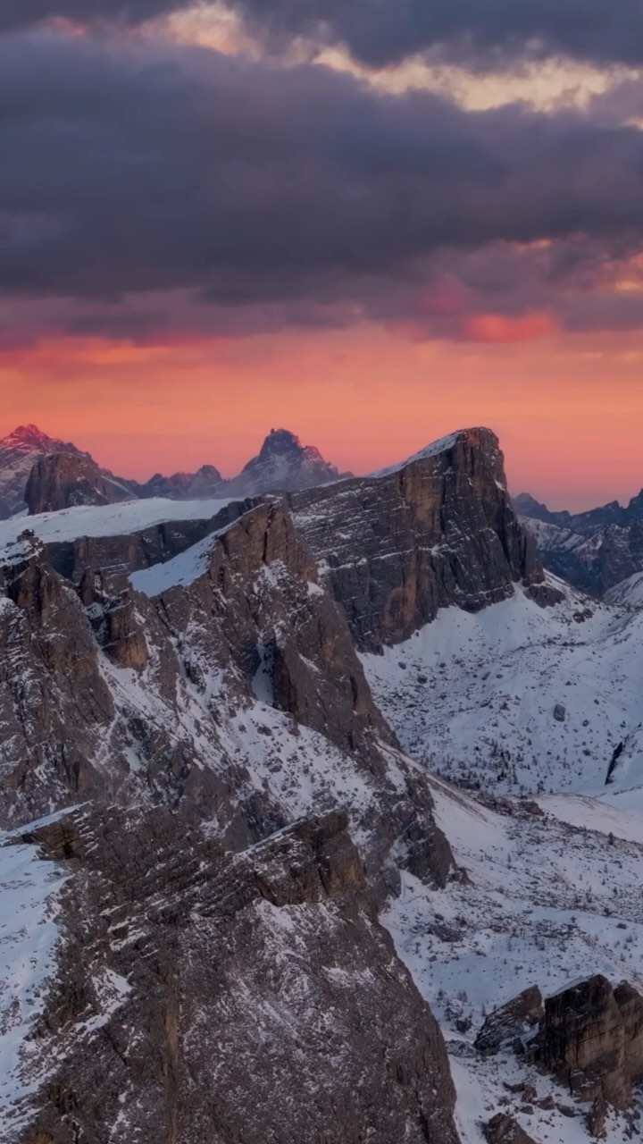 Winter sunsets in the Dolomites hit different 🌅
.
#dolomites #mountains #mountainlife #dolomiti #mountainscape #drone #dronevideo #outdoors #adventure