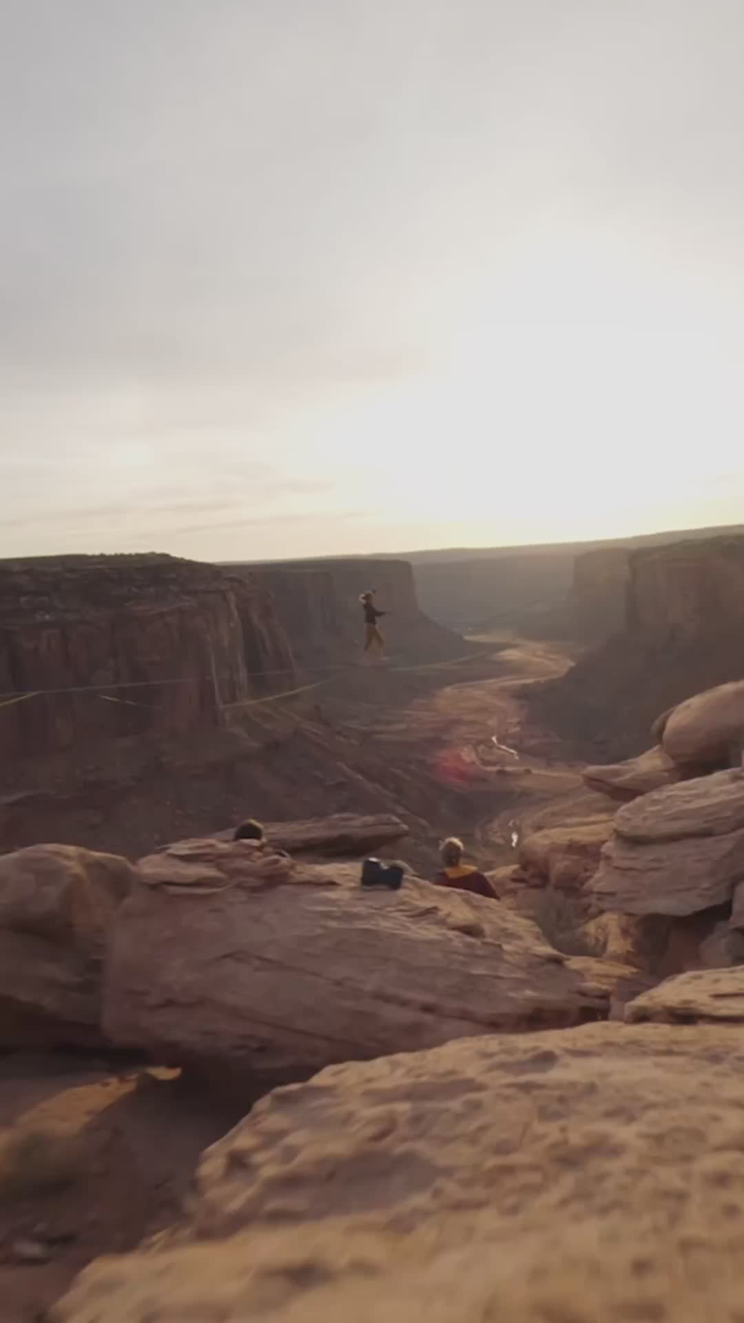 Thrilling FPV Highlining Adventure in Moab Desert